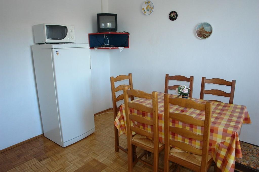 Beautiful Apartment In Crikvenica With Kitchen Camera foto